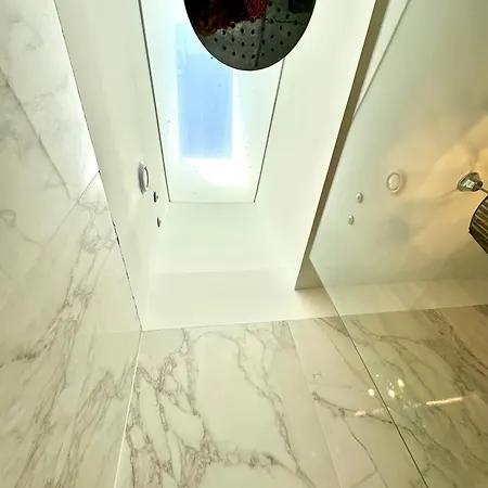 Exclusive Luxury With S-pool & Garden