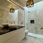 Exclusive Luxury With S-pool & Garden 빌라